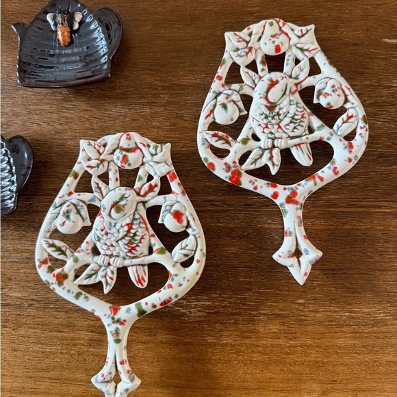 Set of 2 Vintage Floral Bird Ceramic Trivets - Picture 2 of 4